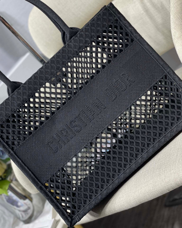 medium D*or book tote