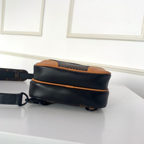 l**is V*t*n amazone nigo sling bag