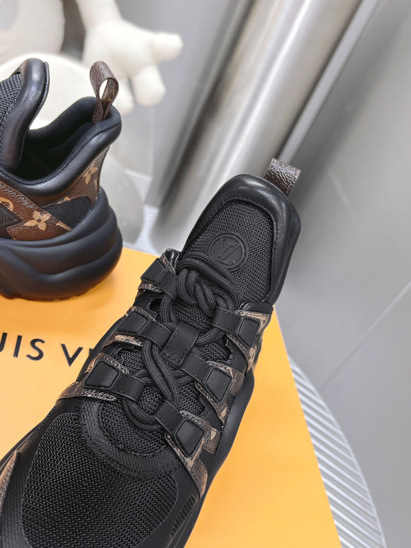 l**is V*t*n archlight sneaker