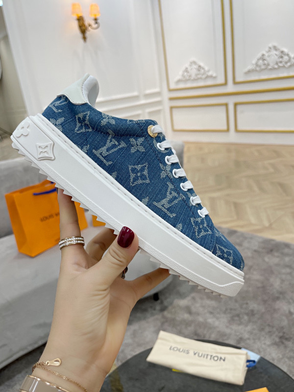 l**is V*t*n women"s time out sneaker