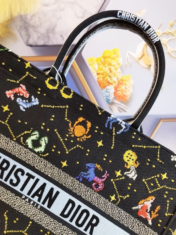 large D*or book tote