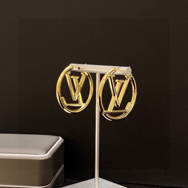 l**is V*t*n earrings