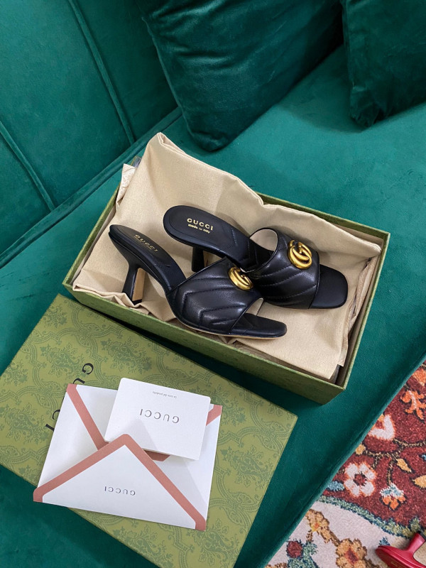 G*u*i double g slide sandal