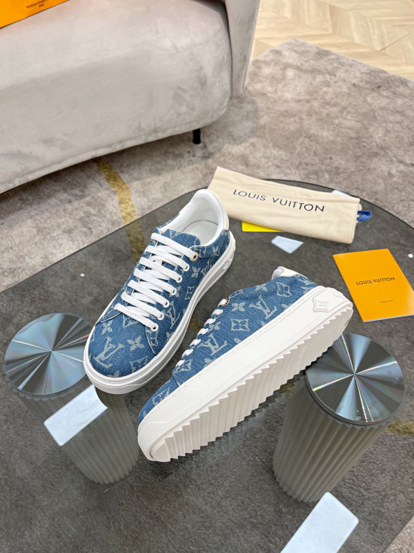 l**is V*t*n women"s time out sneaker