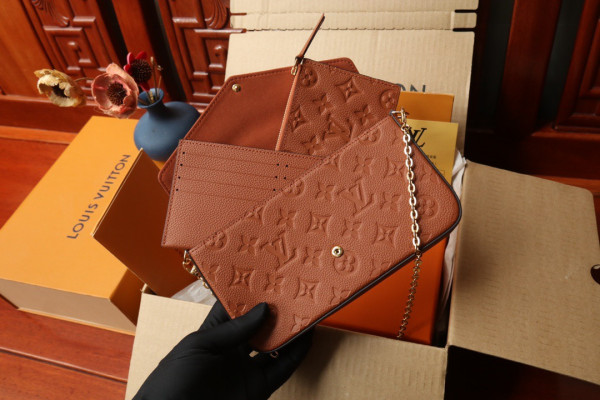 l**is V*t*n pochette fÉlicie