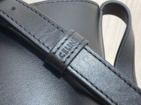 Ce**e small bucket cuir triomphe