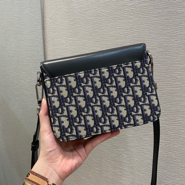 D*or messenger pouch