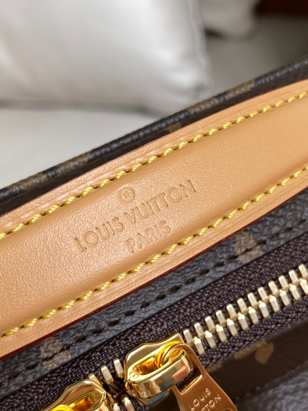 l**is V*t*n utility crossbody