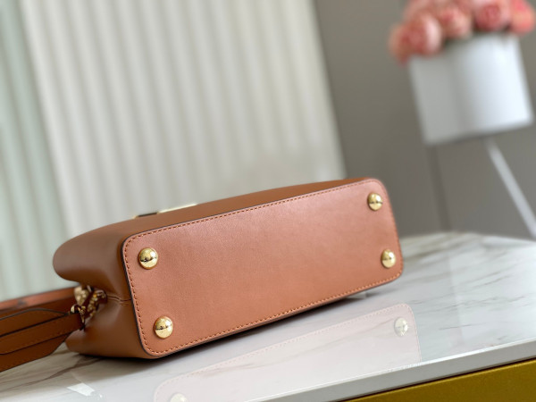 l**is V*t*n capucines bb