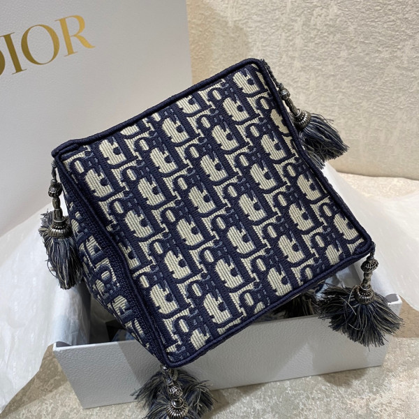 D*or d-bubble bucket bag