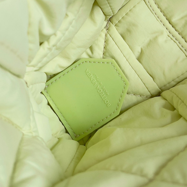 Bo*te*ga ve*ne*ta padded tech cassette