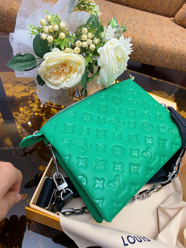 l**is V*t*n coussin pm