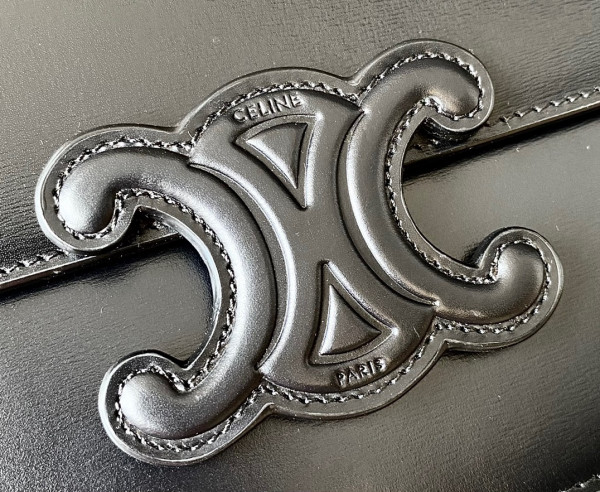 Ce**e classique triomphe bag