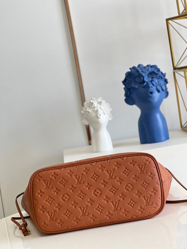 l**is V*t*n neverfull mm