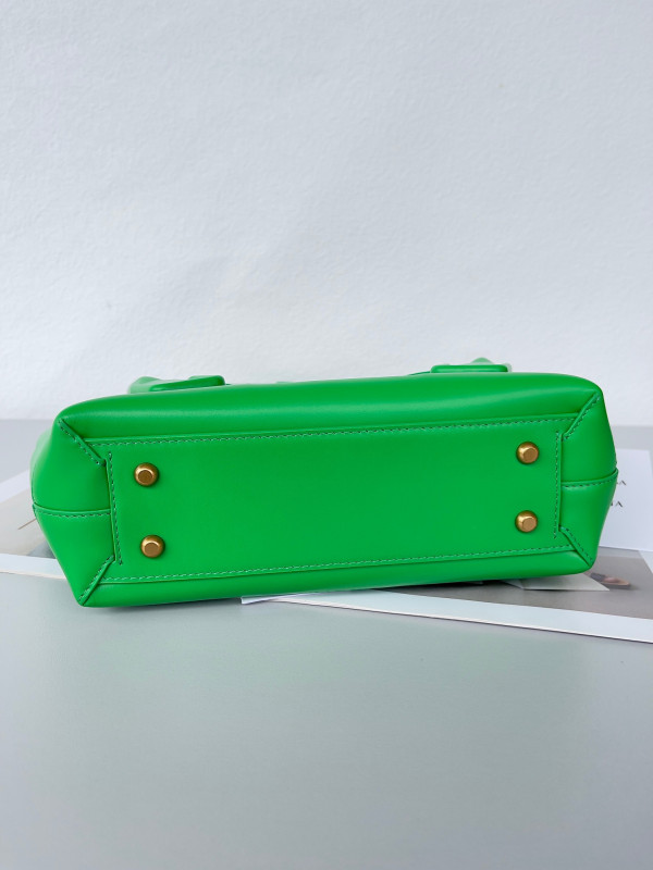 Bo*te*ga ve*ne*ta arco