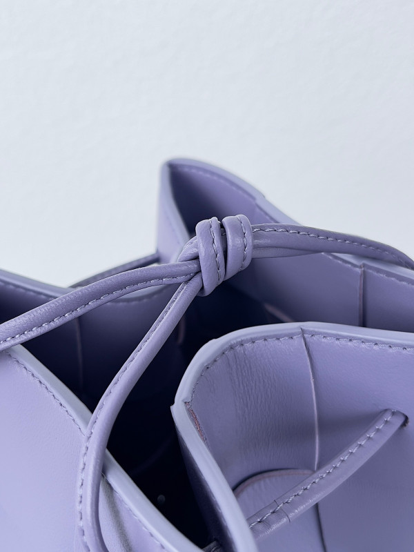 Bo*te*ga ve*ne*ta cassette bucket bag