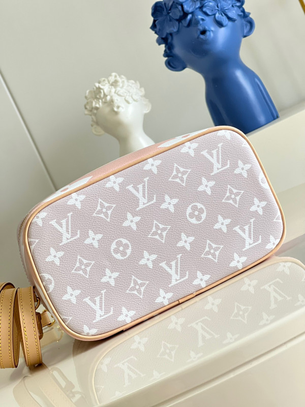 l**is V*t*n toiletry bag