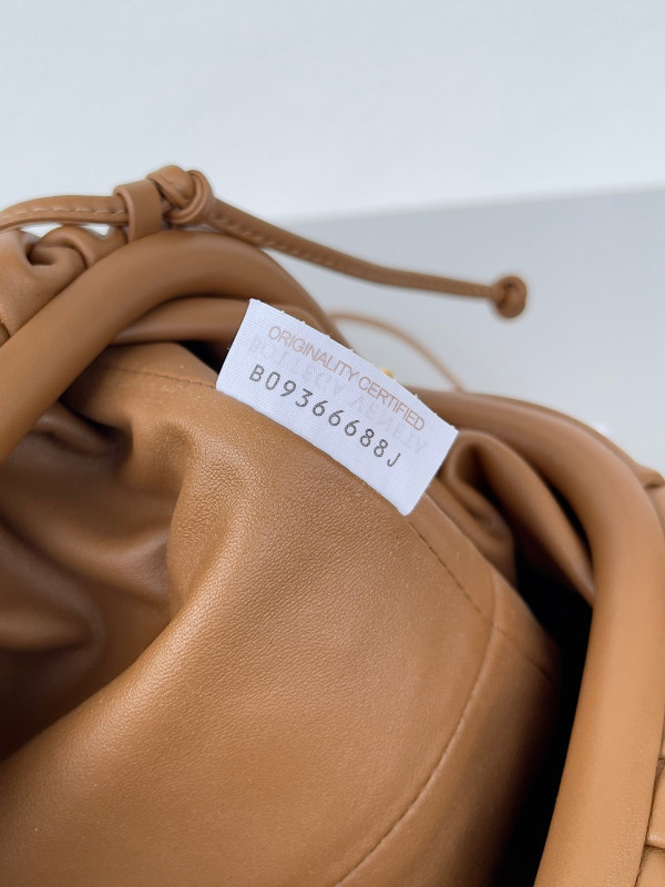 Bo*te*ga ve*ne*ta mini pouch