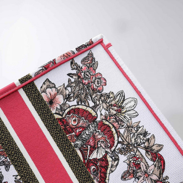 large D*or book tote