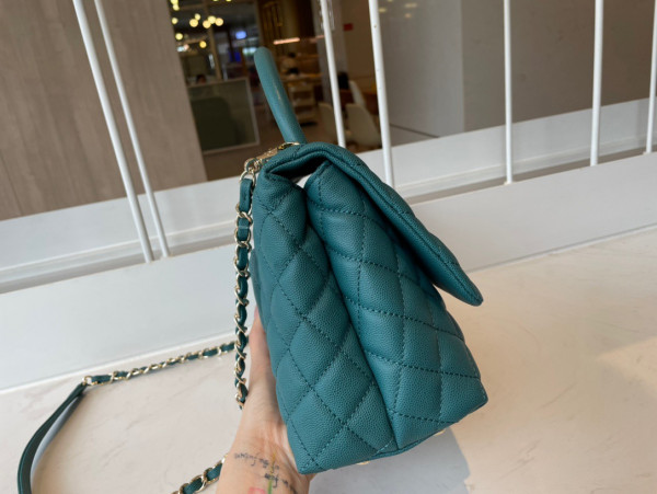 CL LARGE FLAP BAG WITH TOP HANDLE