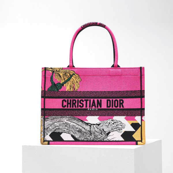 medium D*or book tote