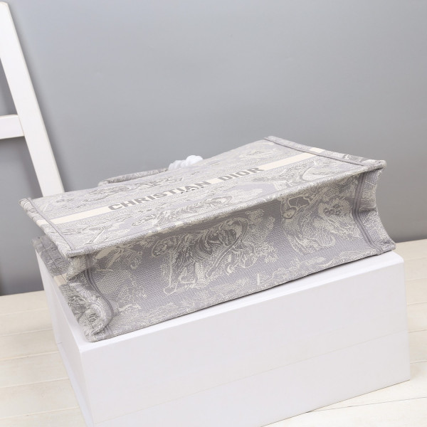 large D*or book tote