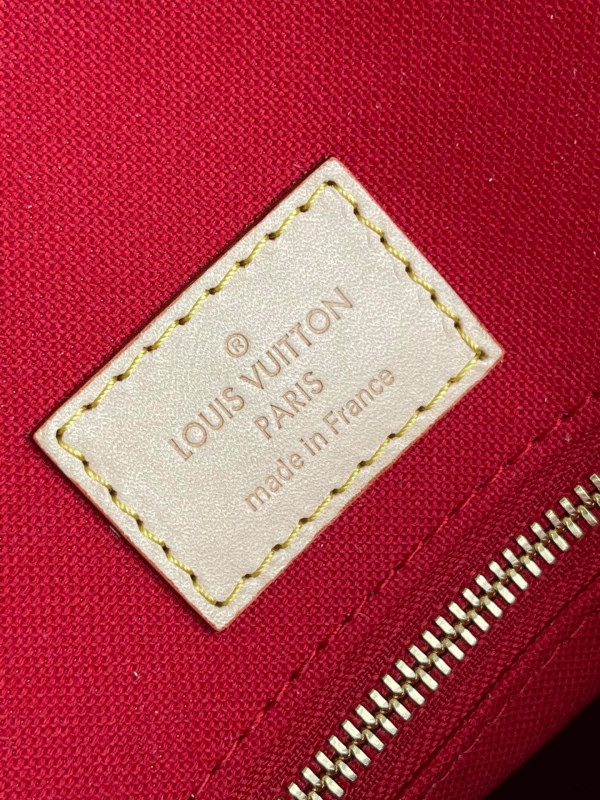 l**is V*t*n petit sac plat