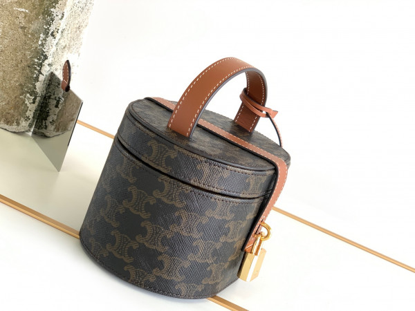 Ce**e vanity case in triomphe