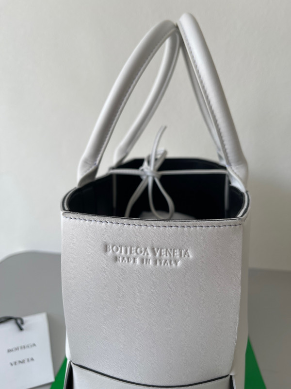 Bo*te*ga ve*ne*ta small arco tote bag