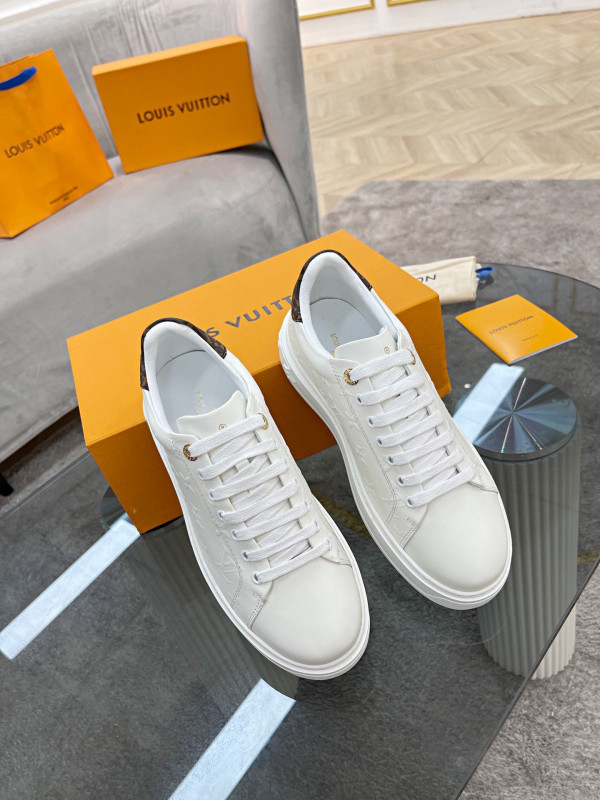 l**is V*t*n women"s time out sneaker