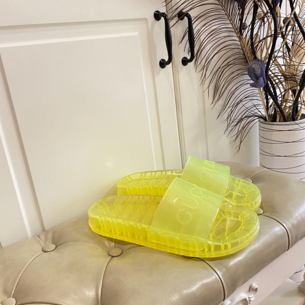 G*u*i slide with G*u*i logo