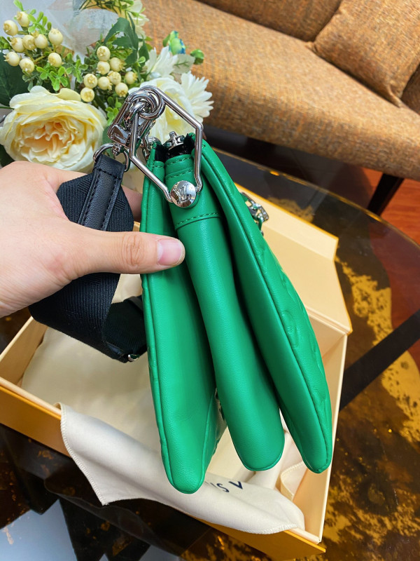 l**is V*t*n coussin pm