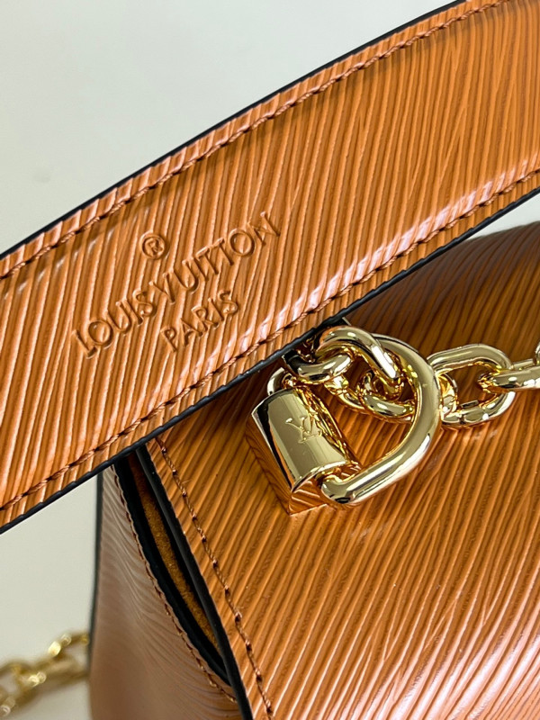 l**is V*t*n twist mm