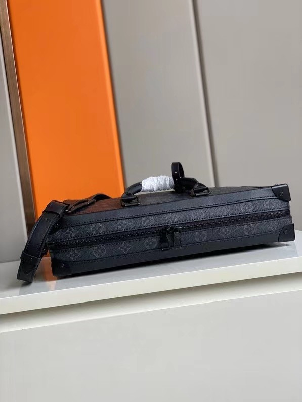 l**is V*t*n soft trunk