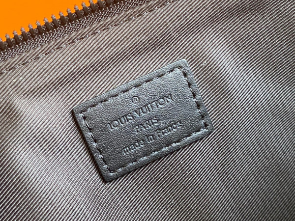 l**is V*t*n christopher bumbag