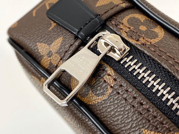 l**is V*t*n toiletry pouch pm