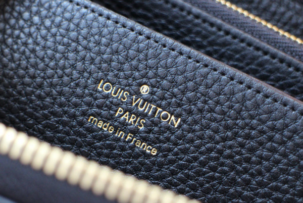 l**is V*t*n zippy wallet