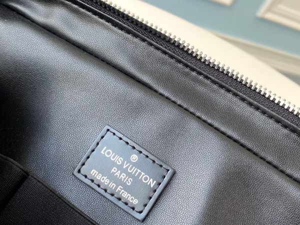 l**is V*t*n toiletry pouch gm