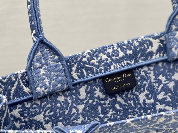 large D*or book tote