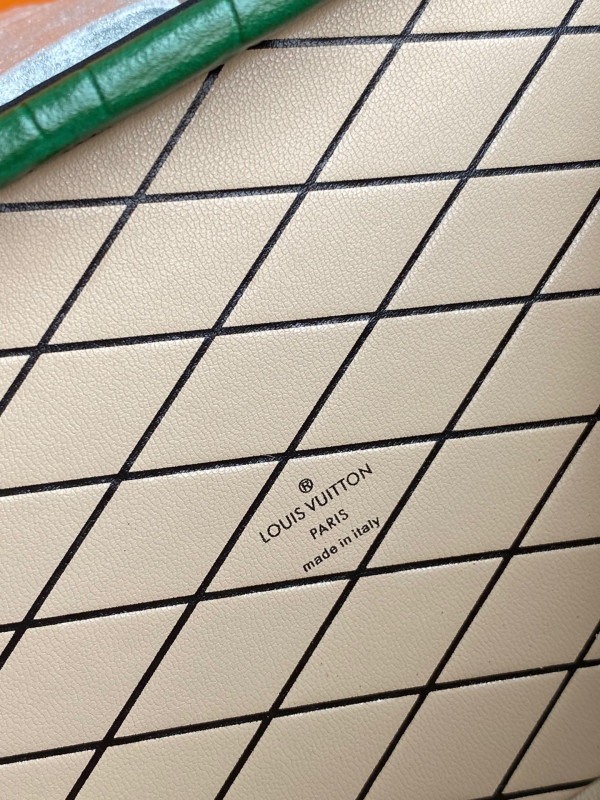 l**is V*t*n petite malle