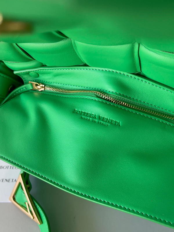 Bo*te*ga ve*ne*ta cassette