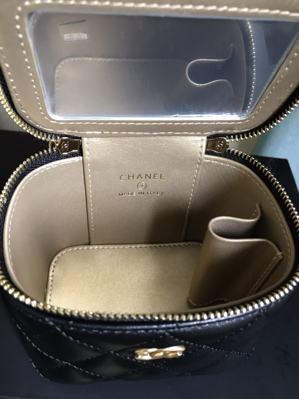 CL SMALL VANITY WITH CHAIN