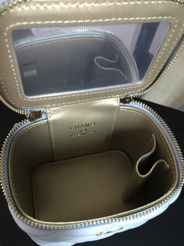 CL SMALL VANITY WITH CHAIN