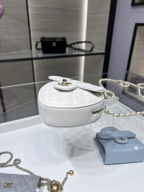 CL HEART CLUTCH WITH CHAIN