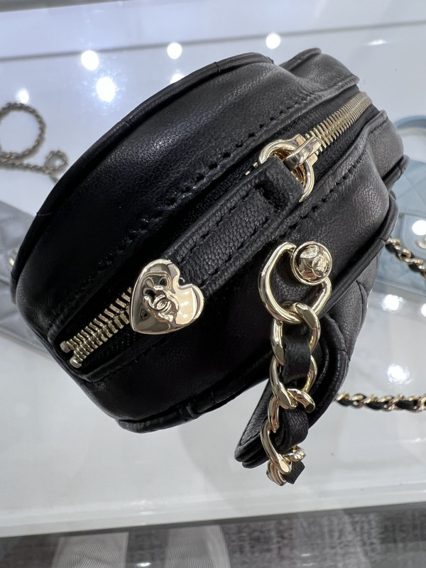 CL HEART CLUTCH WITH CHAIN