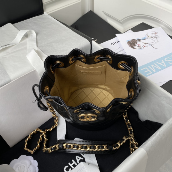 CL SMALL BUCKET BAG
