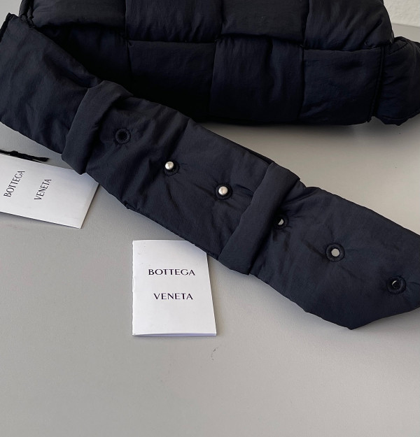 Bo*te*ga ve*ne*ta padded tech cassette