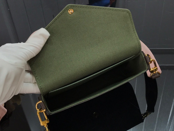 l**is V*t*n felicie strap & go