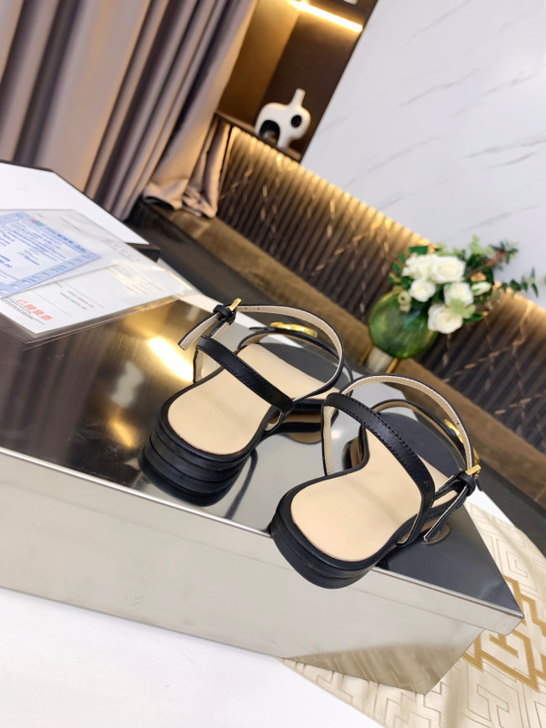 G*u*i leather sandal