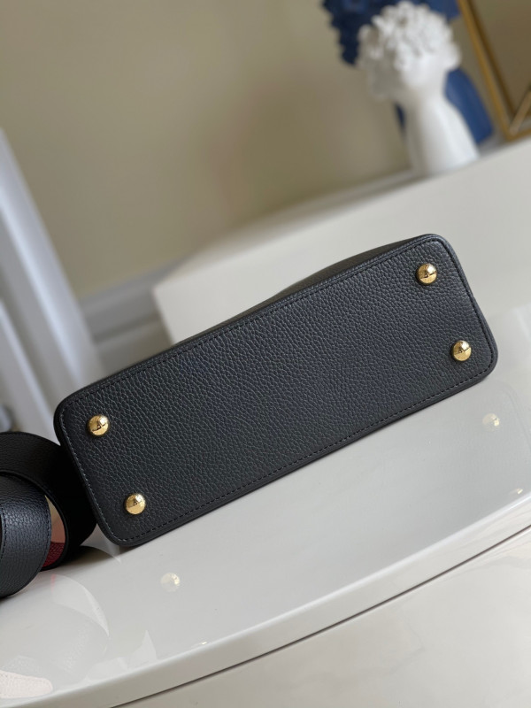 l**is V*t*n capucines pm